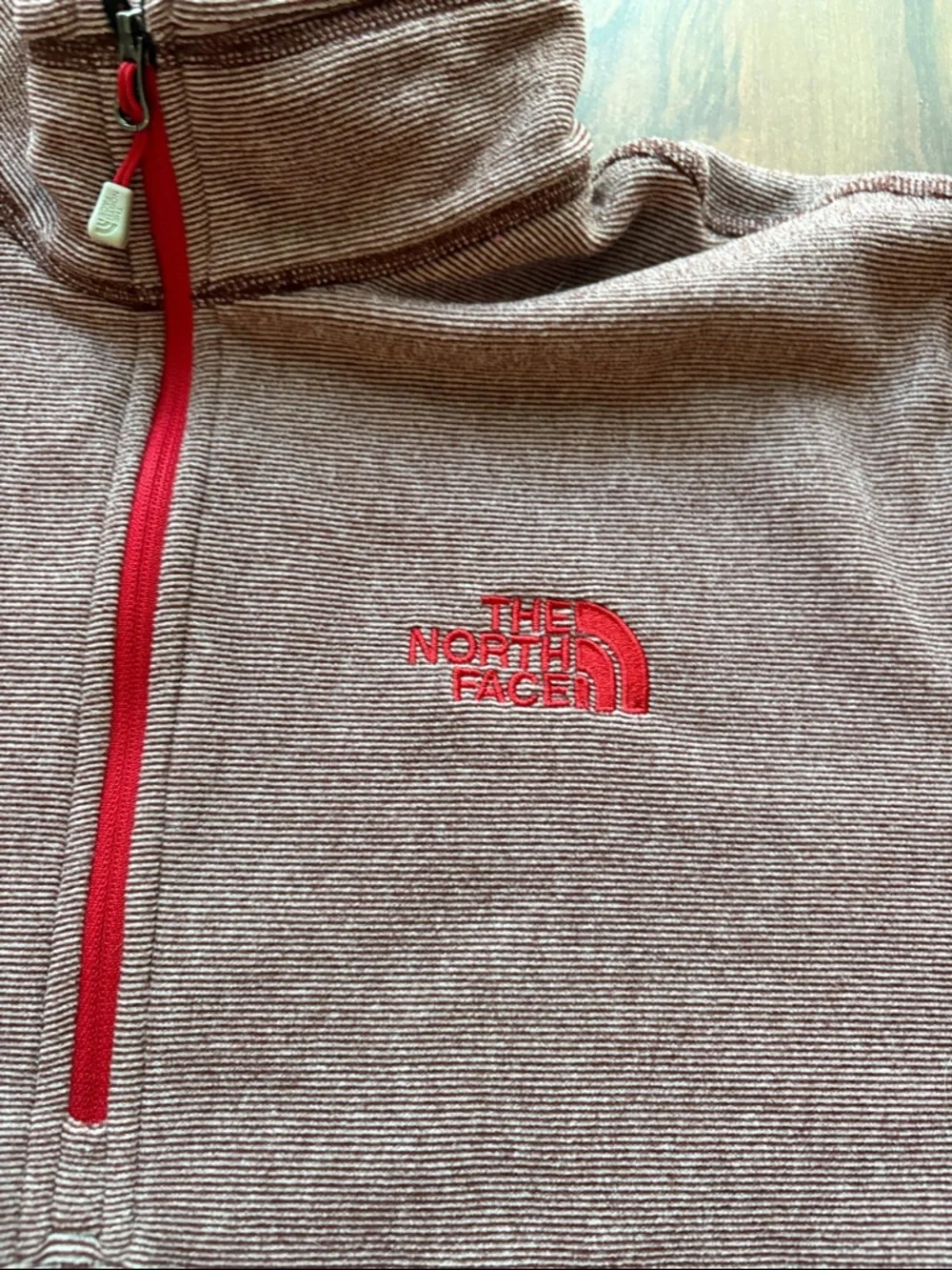 The North Face Men’s M Soft Fleece 1/4 Zip Pullover Red Logo